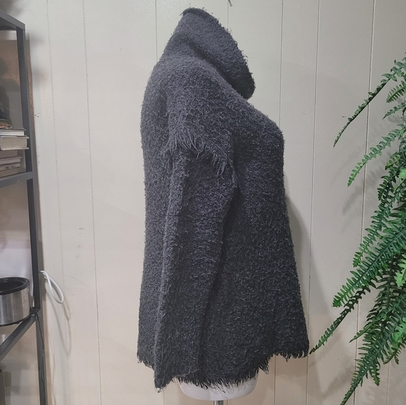 American Eagle Outfitters Gray Fluffy Turtleneck Long Sleeve Distressed Sz XL - Picture 5 of 10